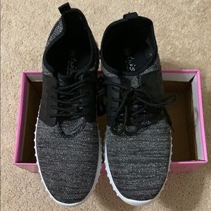 Never been worn beautiful pair of sneakers size 9